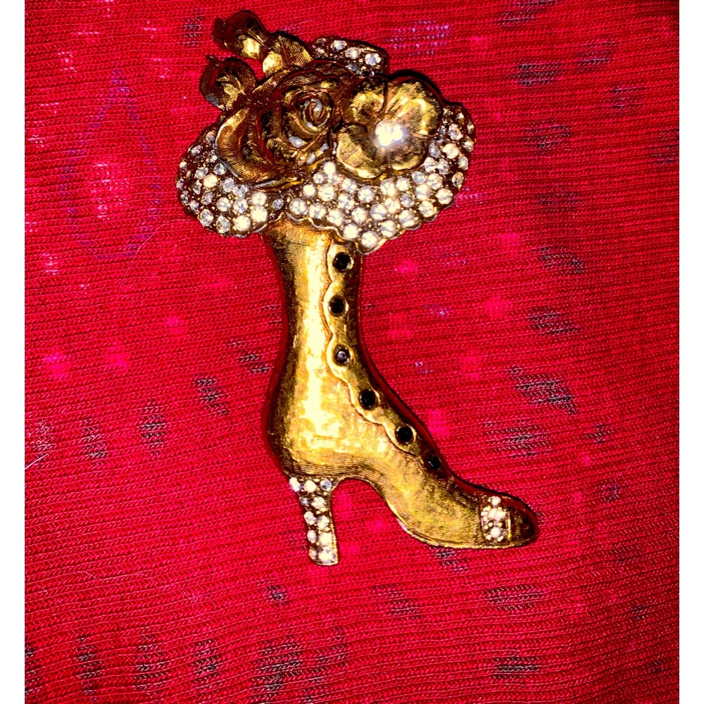 Vintage Jeannie  Brooch